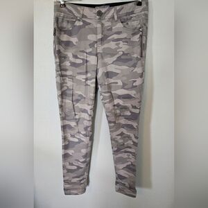NWOT Wit & Wisdom Gray Camo Skinnies Size 8